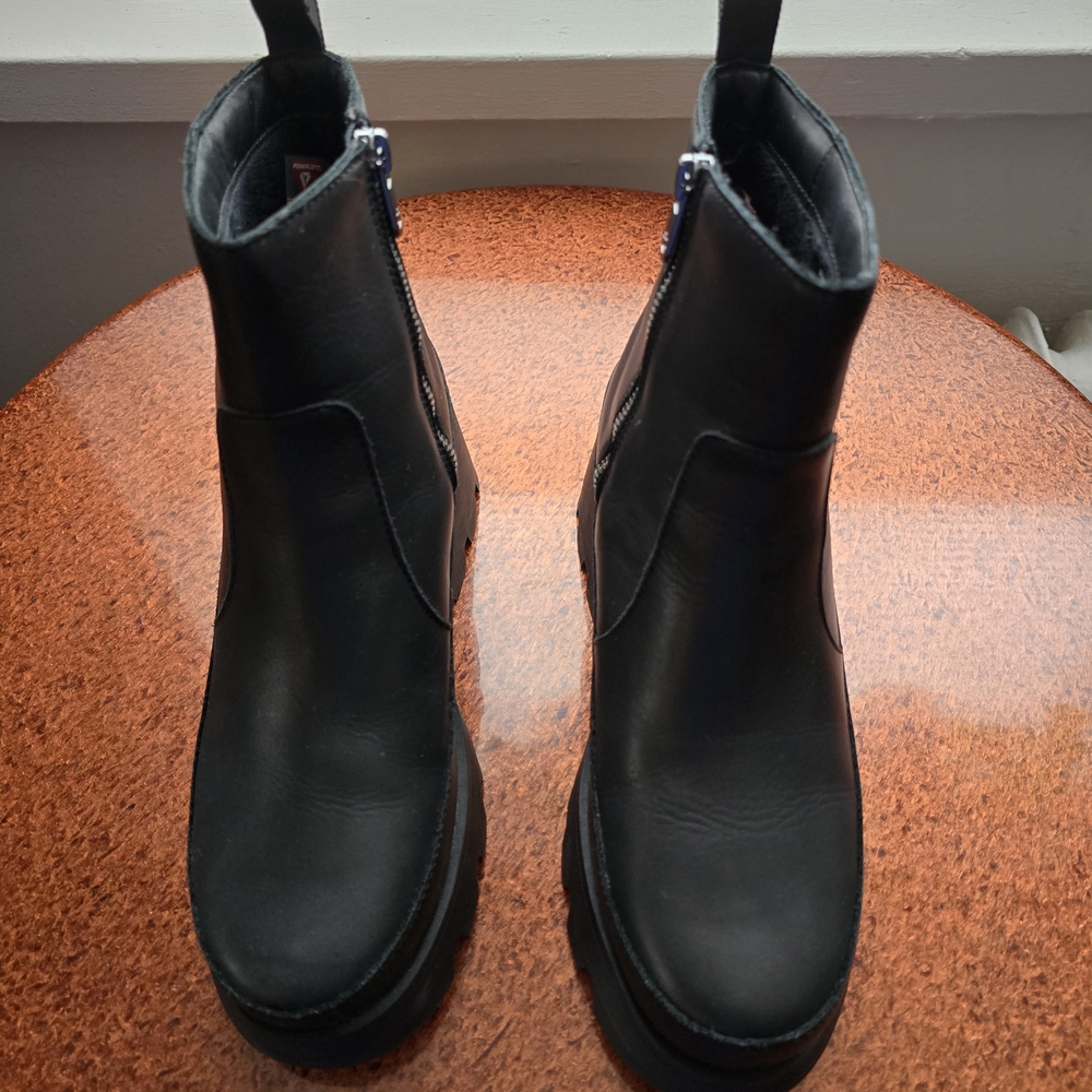 Cougar Villa Black Leather Ankle Booties with Side Zipper
